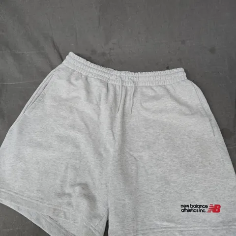 NEW BALANCE MEN'S SHORTS β GREY, SIZE M