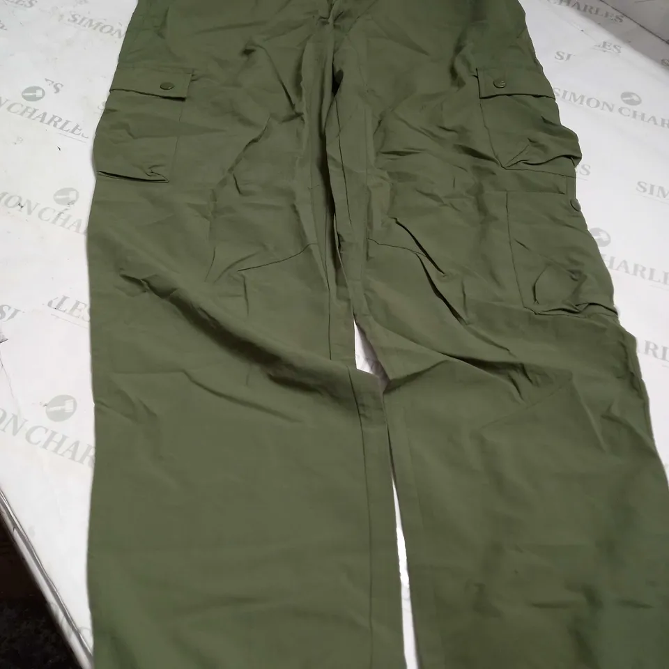 RUSSELL ATHLETIC STRETCH CARGO PANTS IN KHAKI - LARGE