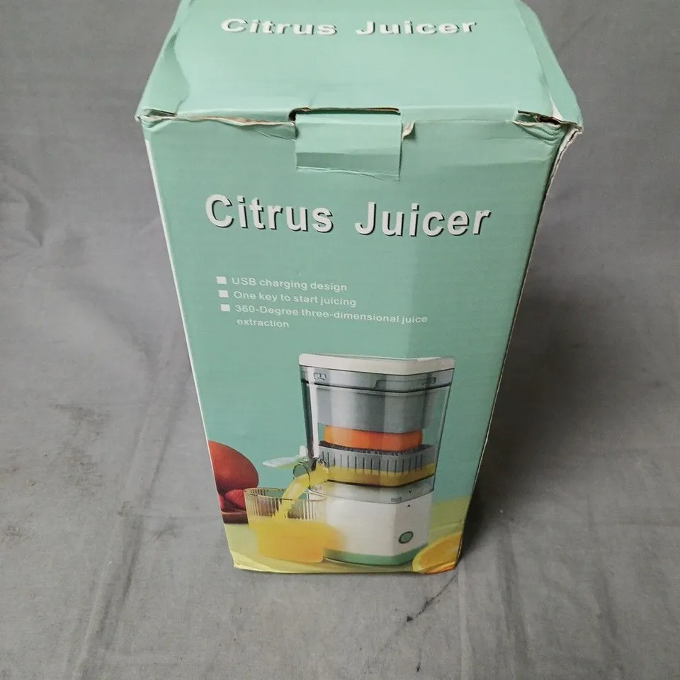 CITRUS JUICER – COMPACT ELECTRIC (MINT & WHITE)