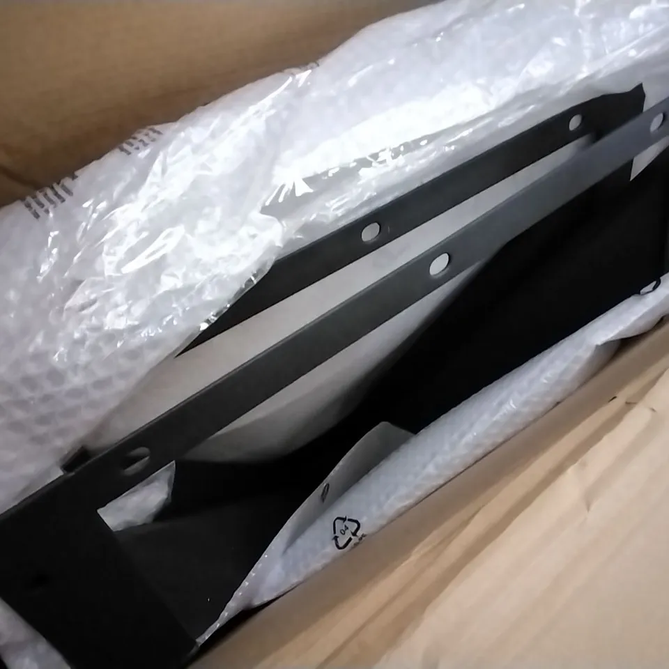 BOXED BRONX ARNO DINING TABLE 