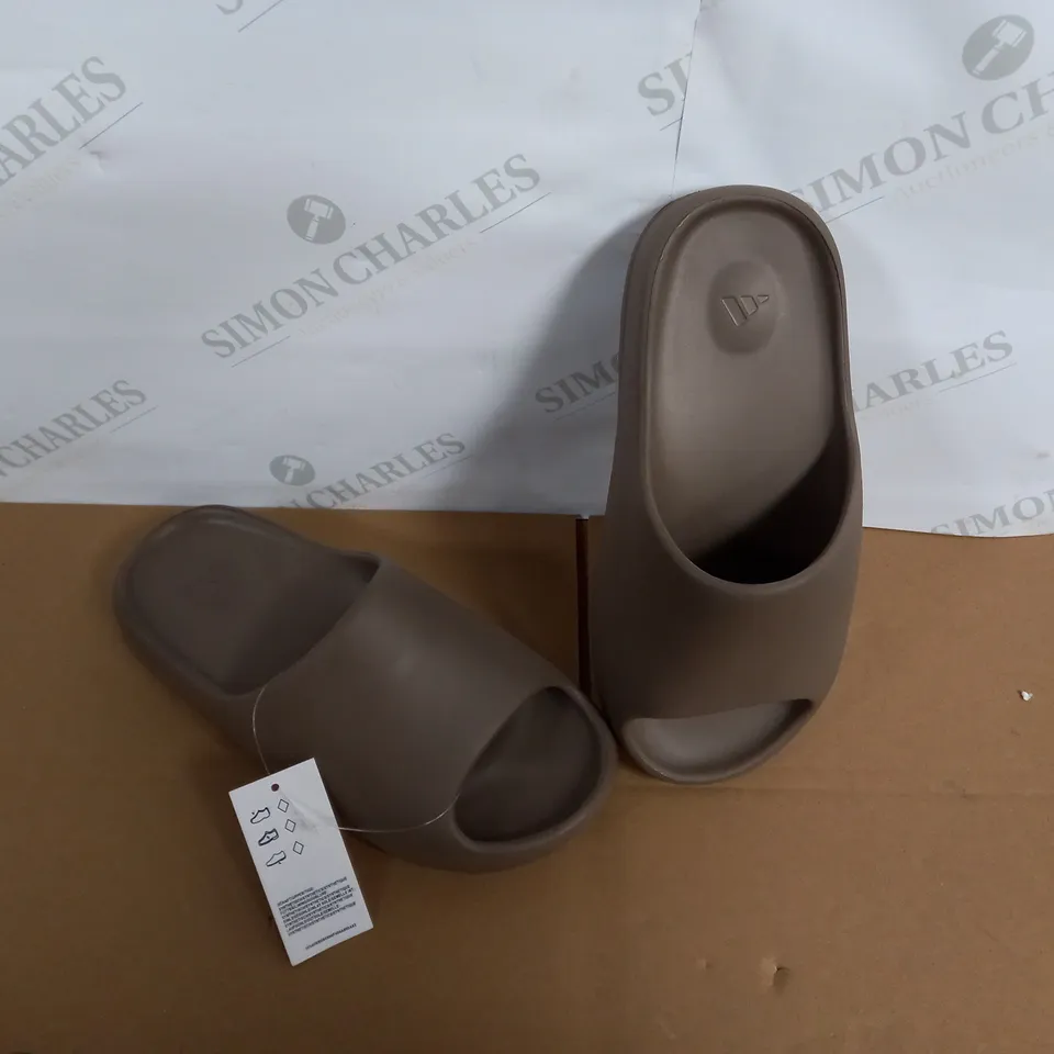 PAIR OF ADIDAS SLIDERS SIZE 8.5