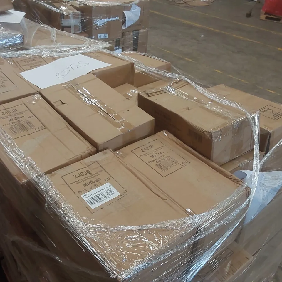 PALLET CONTAINING A VERY LARGE QUANTITY OF ASSORTED LIGHTING ITEMS