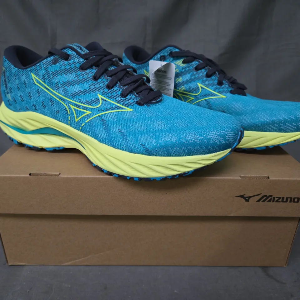 BOXED PAIR OF MIZUNO RUNNER WAVE INSPIRE 19 SHOES IN AQUA/LIME FOAM UK SIZE 9.5