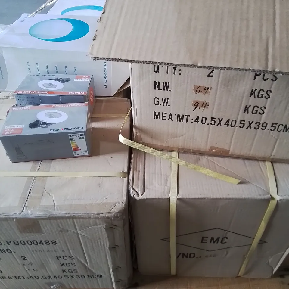 PALLET OF APPROX 15 ASSORTED EMCO ITEMS TO INCLUDE - 10W MODULE GIMBAL , 18W LED GR10Q , AR111 DOWNLIGHT ETC