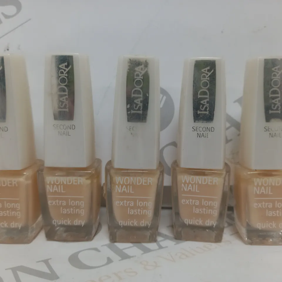 APPROXIMATELY 15 ISA DORA WONDER NAIL IN NUDE COLOUR