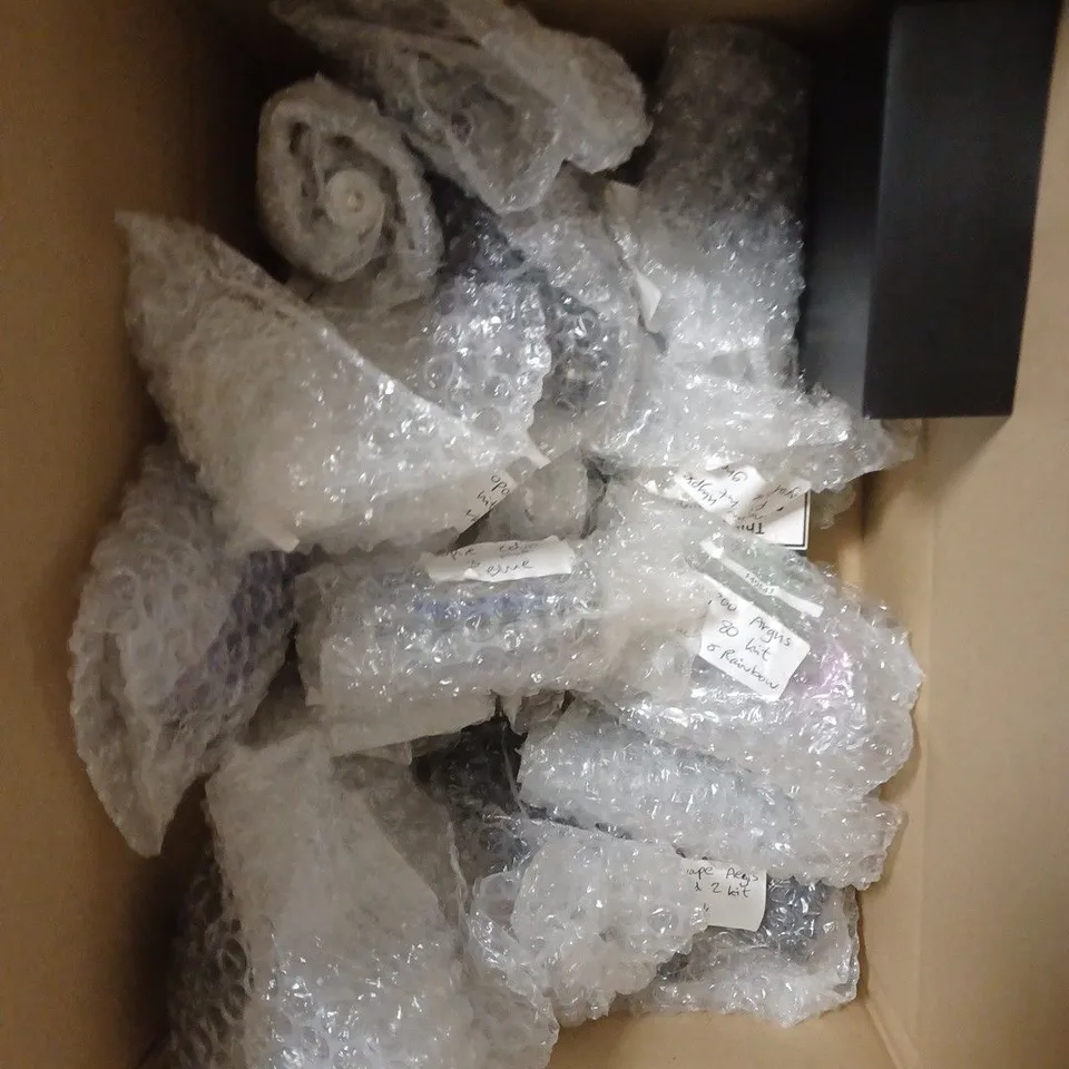 APPROXIMATELY 15 ASSORTED LOOSE E-CIGARETTE PRODUCTS