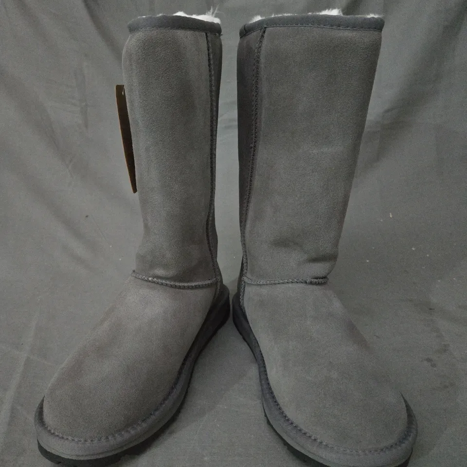 BOXED PAIR OF EVERAU WHISTLER BOOTS IN GREY EU SIZE 38