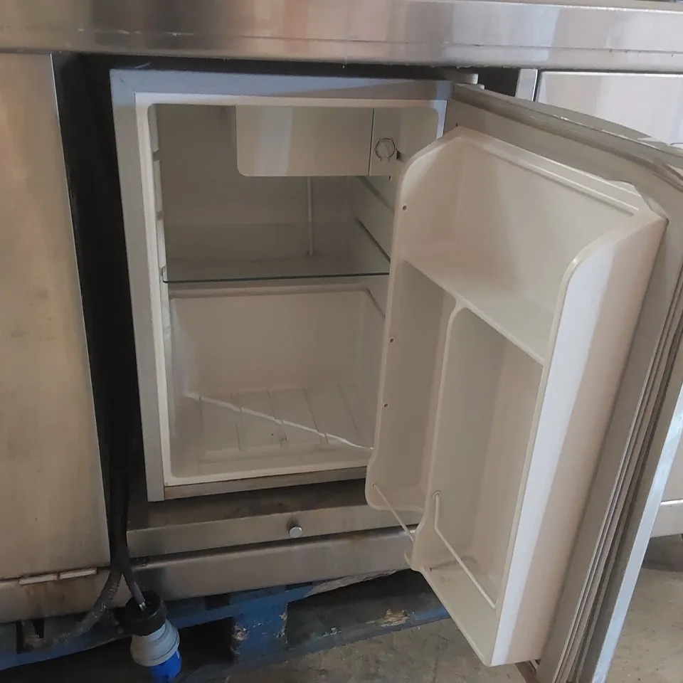 TANK STAINLESS STEEL MOBILE FOOD AND DRINK CATERING STATION