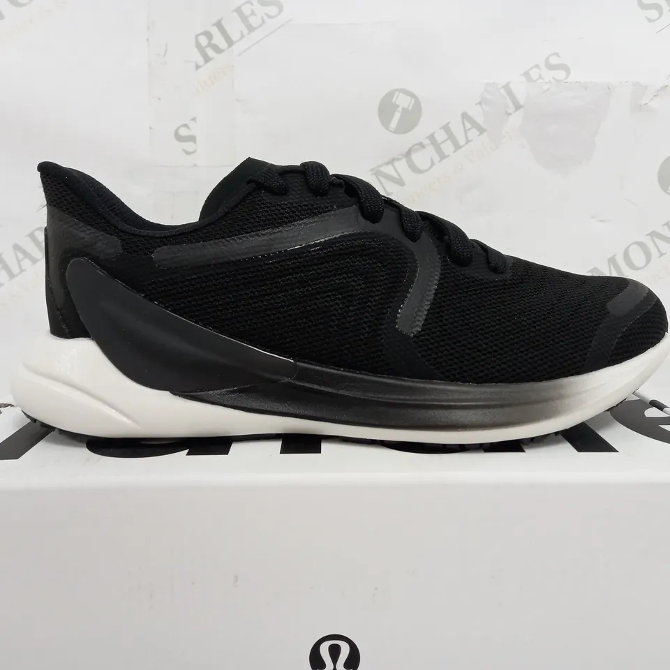 BOXED PAIR OF LULULEMON WOMENS BLISS FEEL RUN 2 TRAINERS IN BLACK - UK 3.5