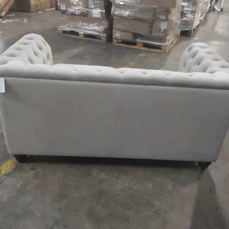 QUALITY DESIGNER HAMPTON 2 SEATER CHESTERFIELD SOFA, CHAMPAGNE CLASSIC VELVET