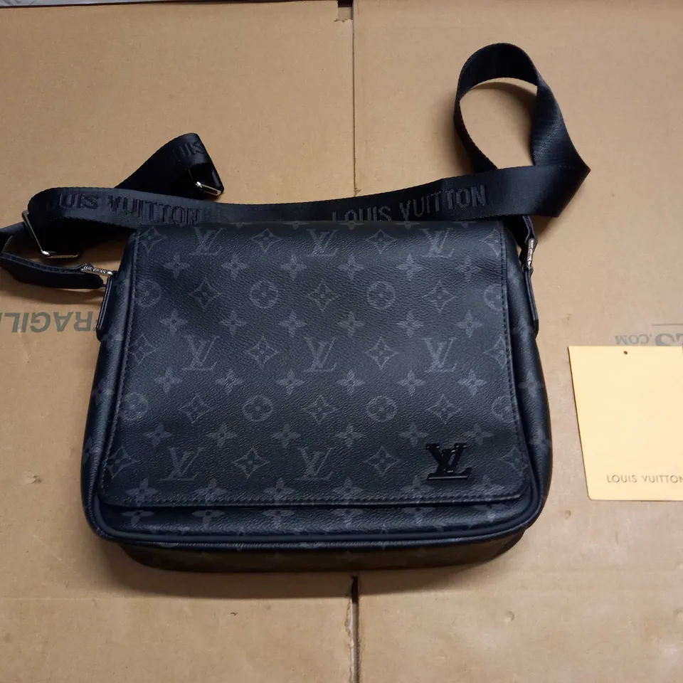 LOUIS VUITTON SHOULDER BAG