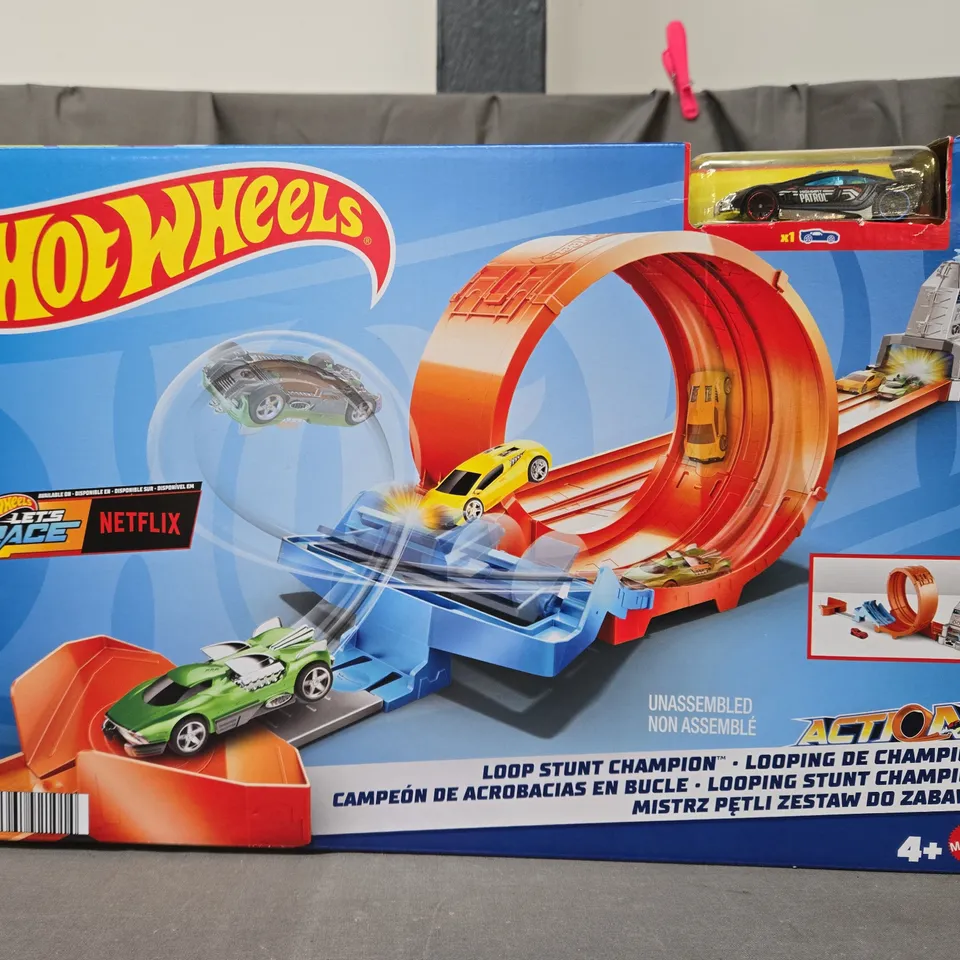 BOXED HOT WHEELS LOOP STUNT CHAMPION