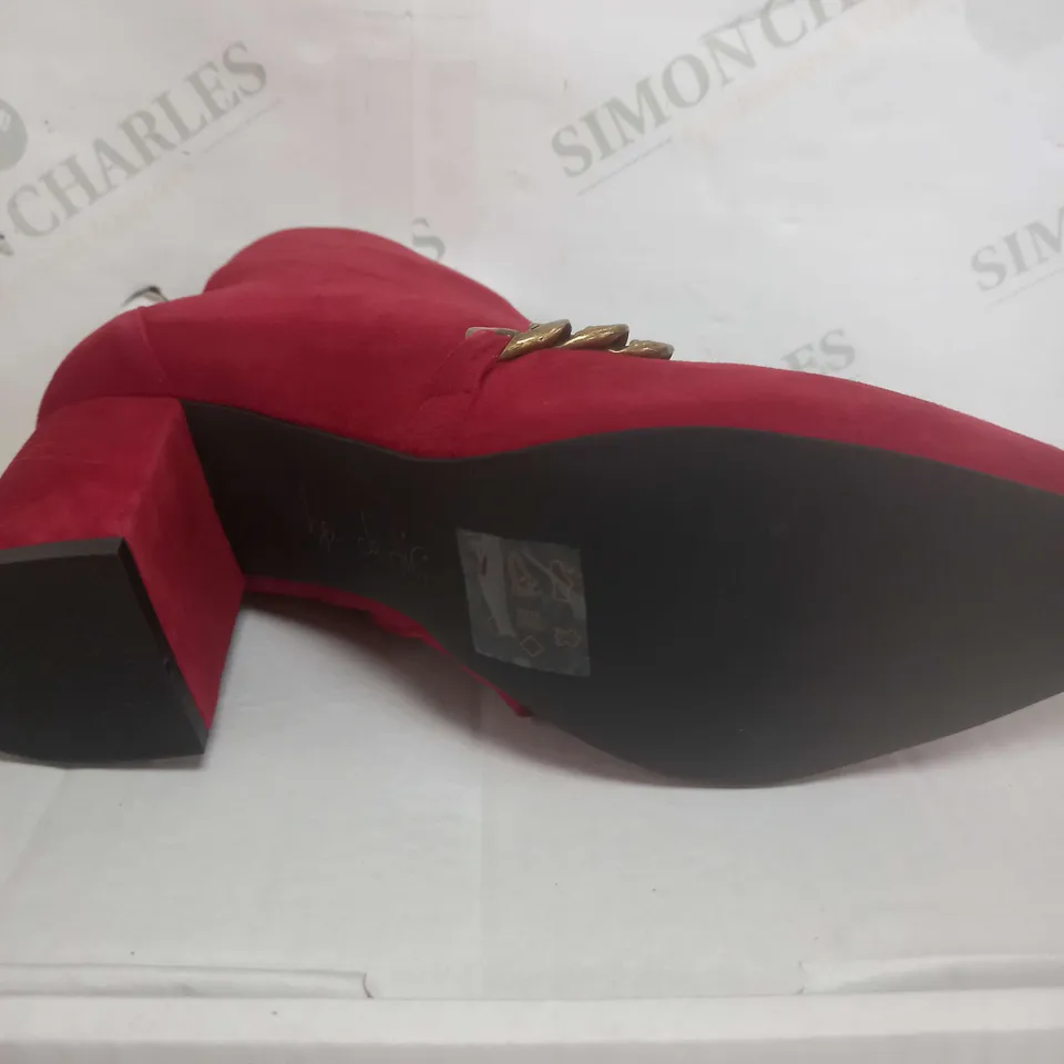 BEN DE LISI CHAIN LINK SUEDE ANKLE BOOT SIZE 7 