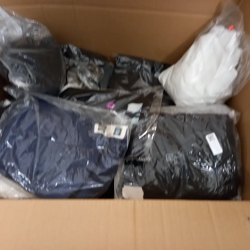 LARGE QUANTITY OF ASSORTED BAGGED CLOTHING ITEMS 