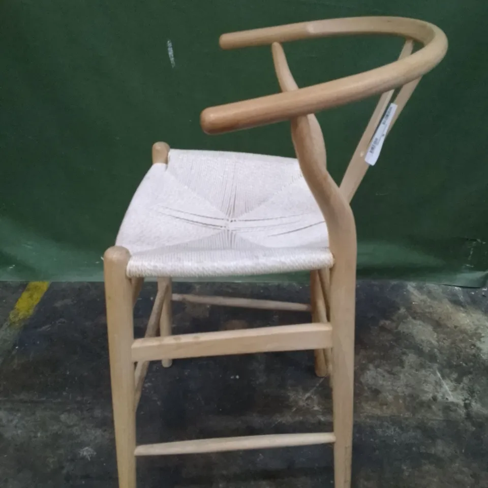WOODEN BARSTOOL 