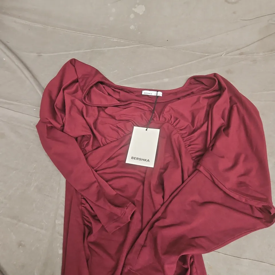BERSHKA BURGUNDY RUCHED LONG-SLEEVE TOP – SIZE M 