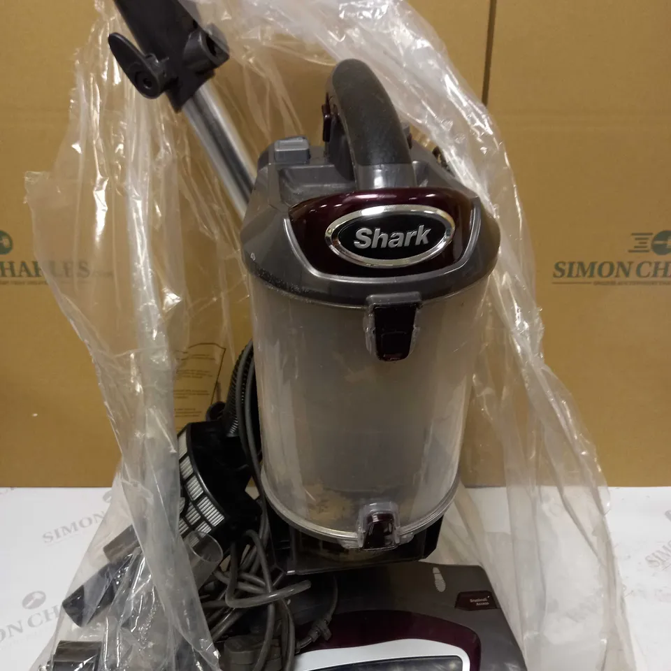 SHARK LIFT-AWAY UPRIGHT VACUUM CLEANER