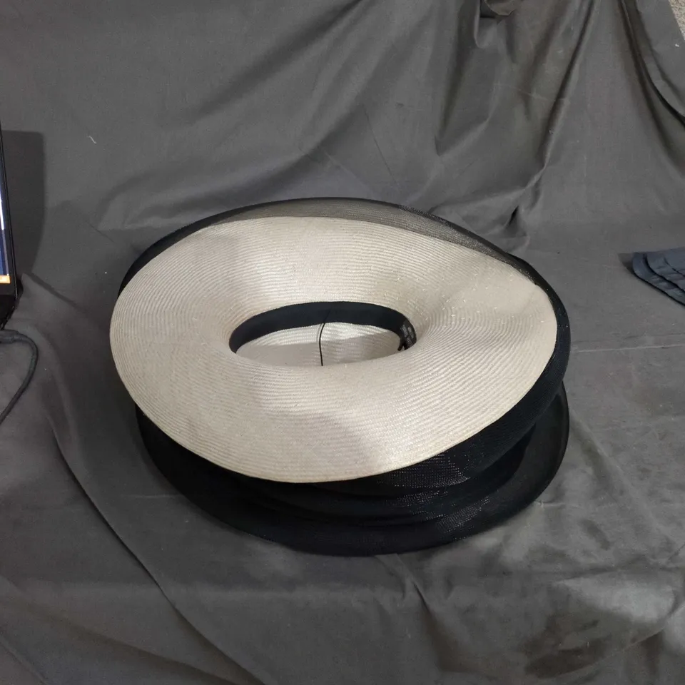 WILLIAM CHAMBERS MILLINERY WIDE-BRIM HAT – CREAM CROWN, BLACK BRIM