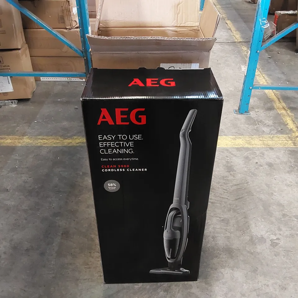 AEG 5000 CORDLESS VACUUM CLEANER AS52CB18DG, EASY-TO-USE, ERGONOMIC AND EFFECTIVE 2-IN-1 CORDLESS STICK VACUUM CLEANER, UP TO 45 MINUTES RUNTIME, DARK GREY