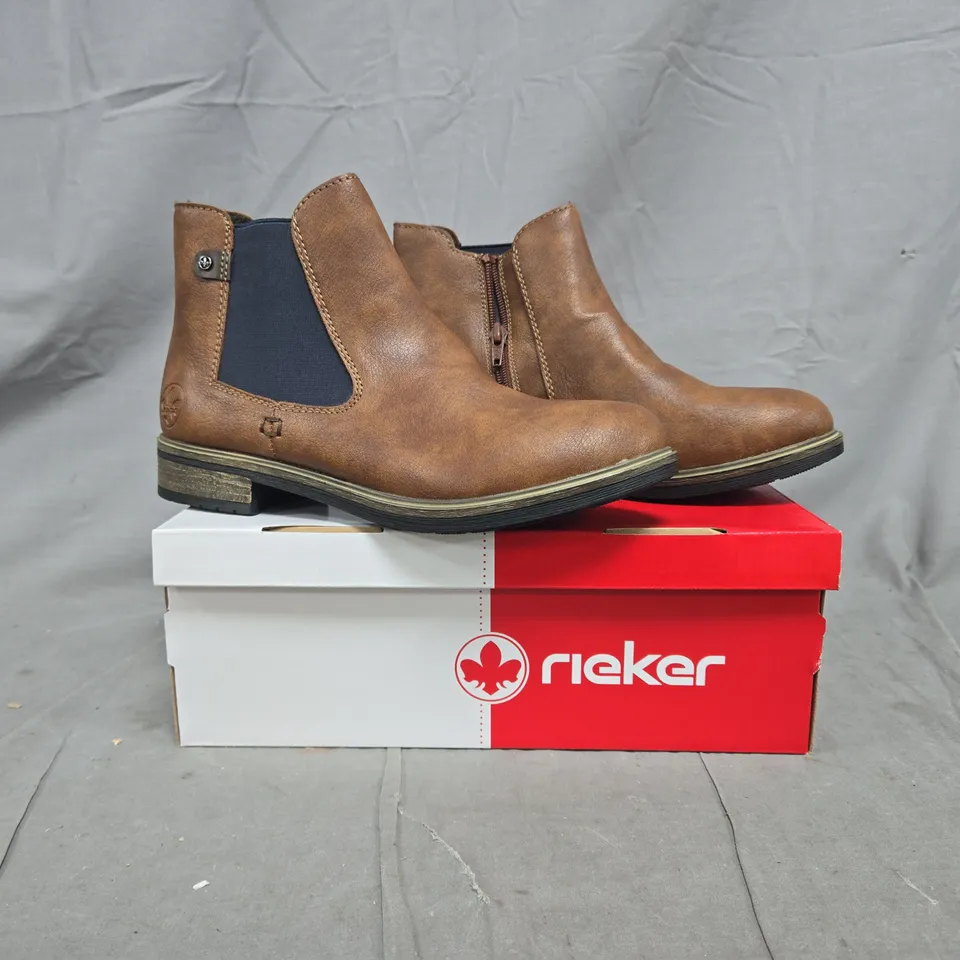 BOXED PAIR OF RIEKER CHELSEA ANKLE BOOTS IN BROWN SIZE 6