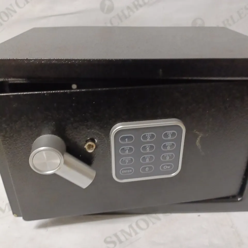 YALE SMALL ELECTRONIC SAFE 