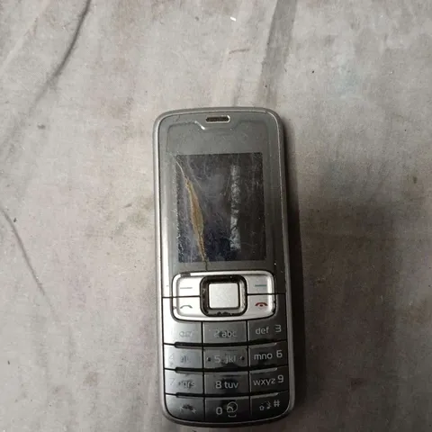 NOKIA CANDYBAR MOBILE PHONE 