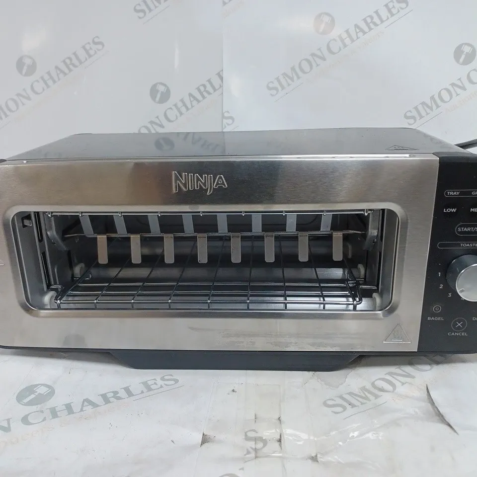 BOXED OUTLET NINJA 2 IN 1 TOASTER& GRILL ST100UK