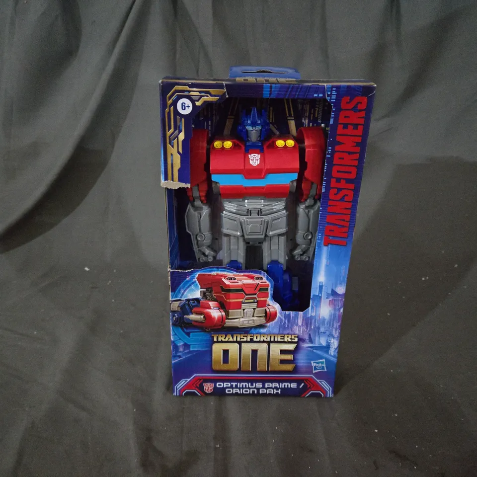 TRANSFORMER MEGA CHANGER - OPTIMUS PRIME/ORION PAX