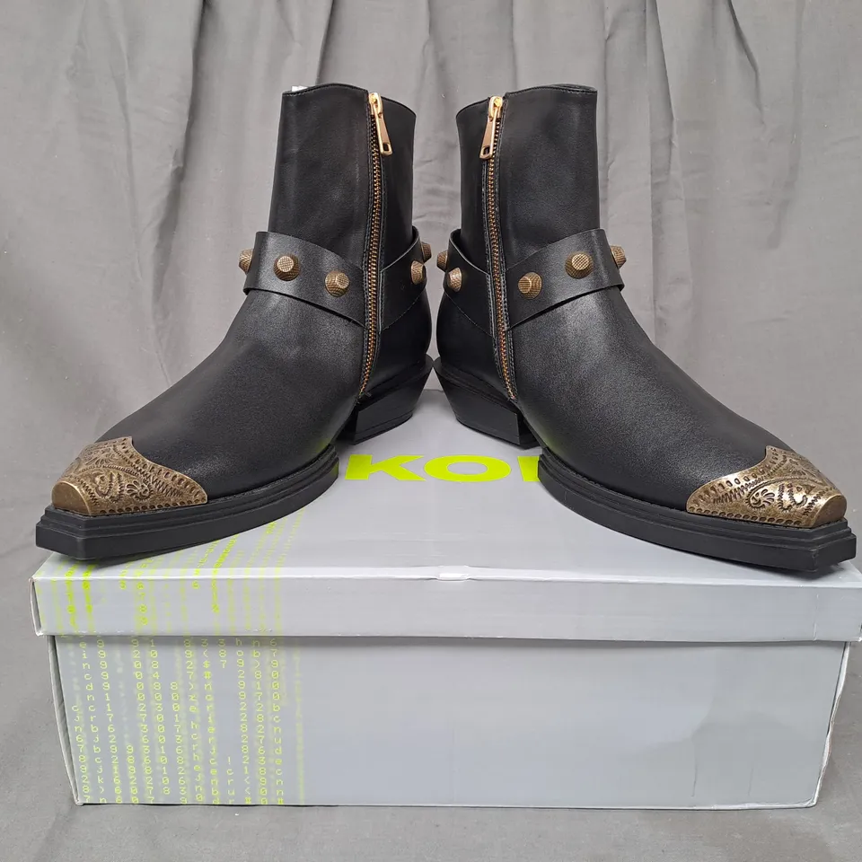 BOXED PAIR OF KOI SOUL RENDER COWBOY BOOTS IN BLACK/BRONZE EFFECT UK SIZE 9