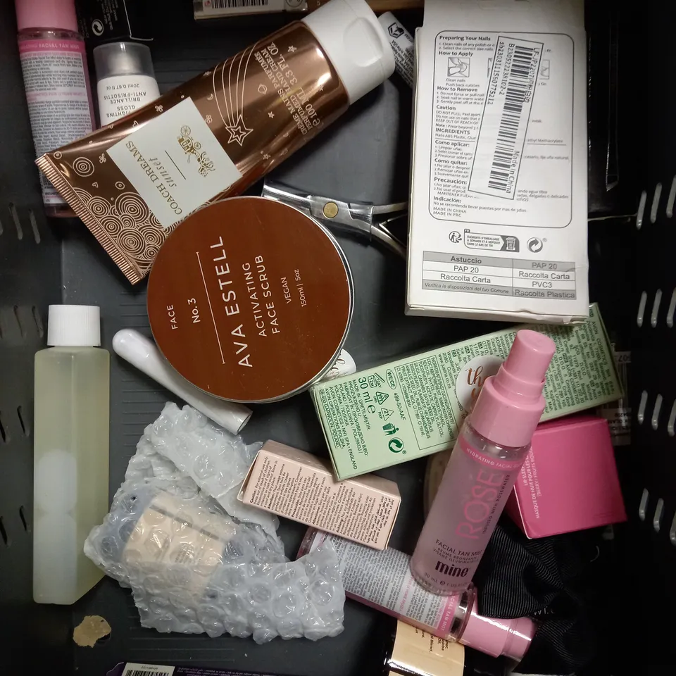 BOX OF APPROXIMATELY 20 ASSORTED HEALTH & BEAUTY PRODUCTS TO INCLUDE ALOE VERA HAIR MASK, SHE GLAM EYEBROW STAMP, LUMIN CHARCOAL FACE SCRUB ETC 