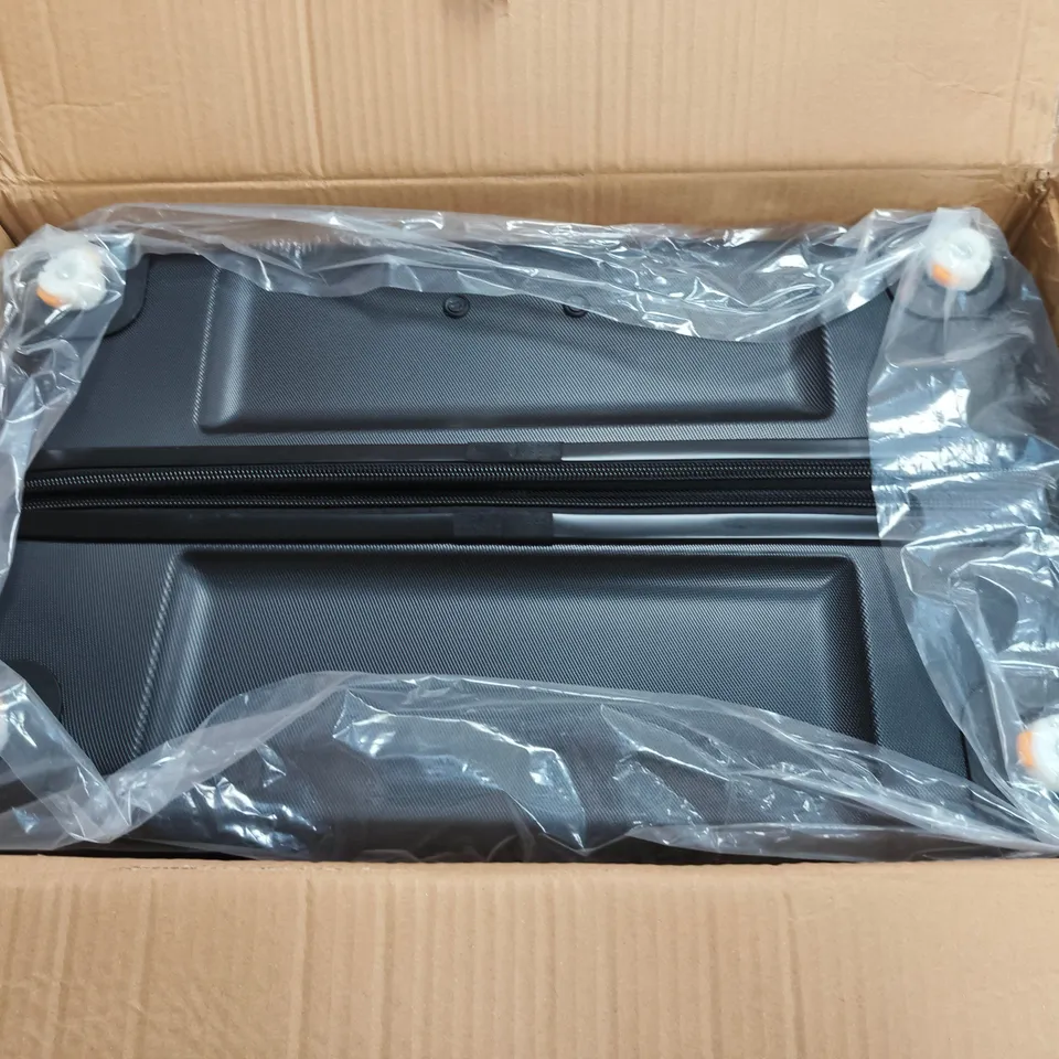 IT LUGGAGE CONVERTIBLE BLACK XXL SUITCASE