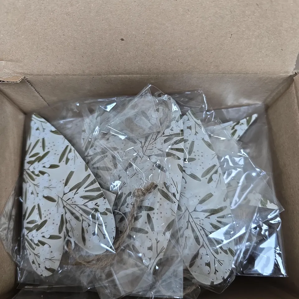 BOX OF APPROXIMATELY 70 GISELA GRAHAM BERRIES HEART SHAPED HANGING TREE DECORATIONS