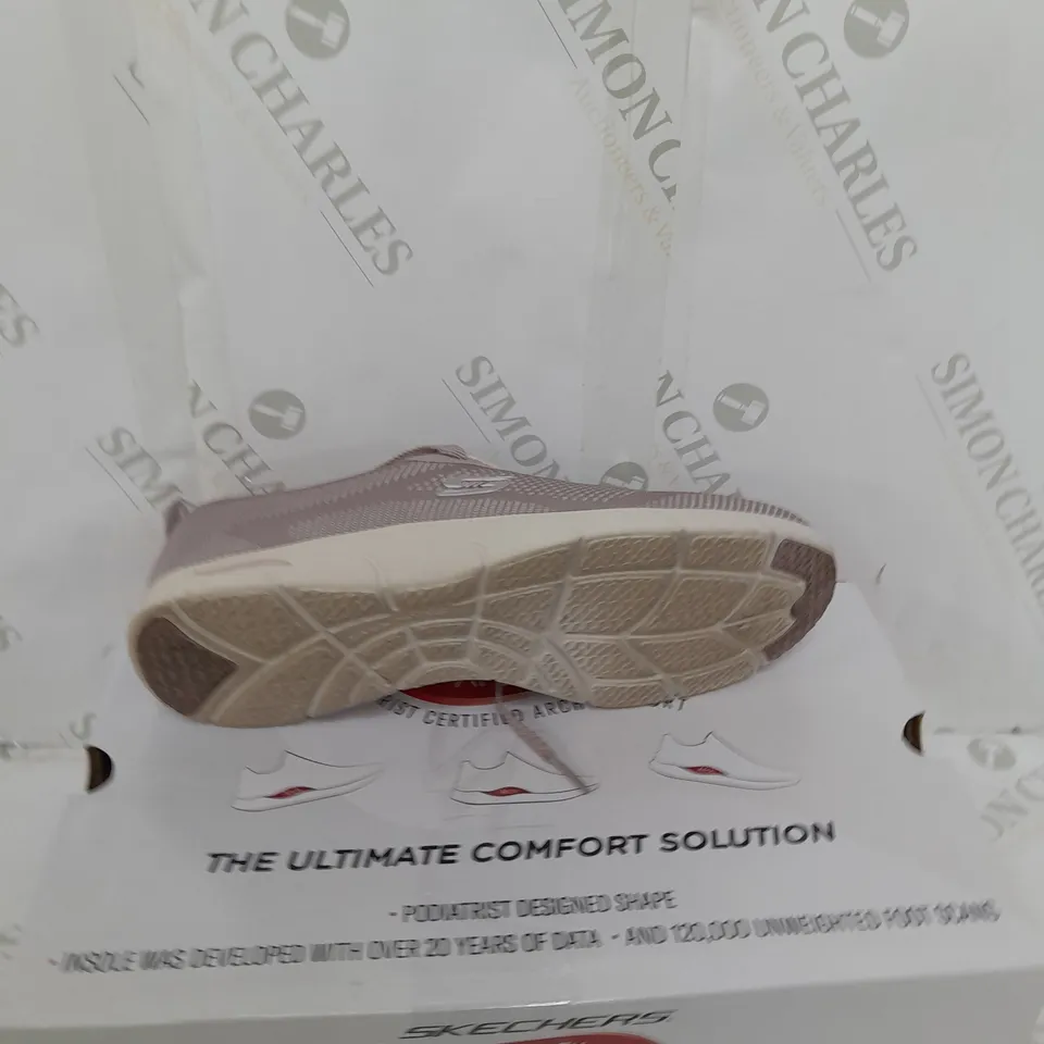 BOXED PAIR OF KSETCHERS PINK TRAINERS SIZE 6.5 