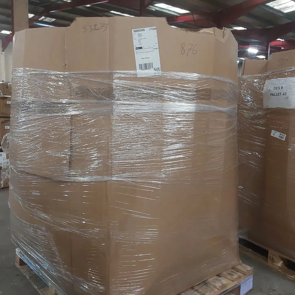 PALLET CONTAINING APPROXIMATELY 850x BRAND NEW ASSORTED DESIGNER CLOTHING ITEMS