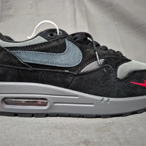 BOXED PAIR OF NIKE AIR MAX 1 SHOES IN BLACK/GREY/RED UK SIZE 7.5