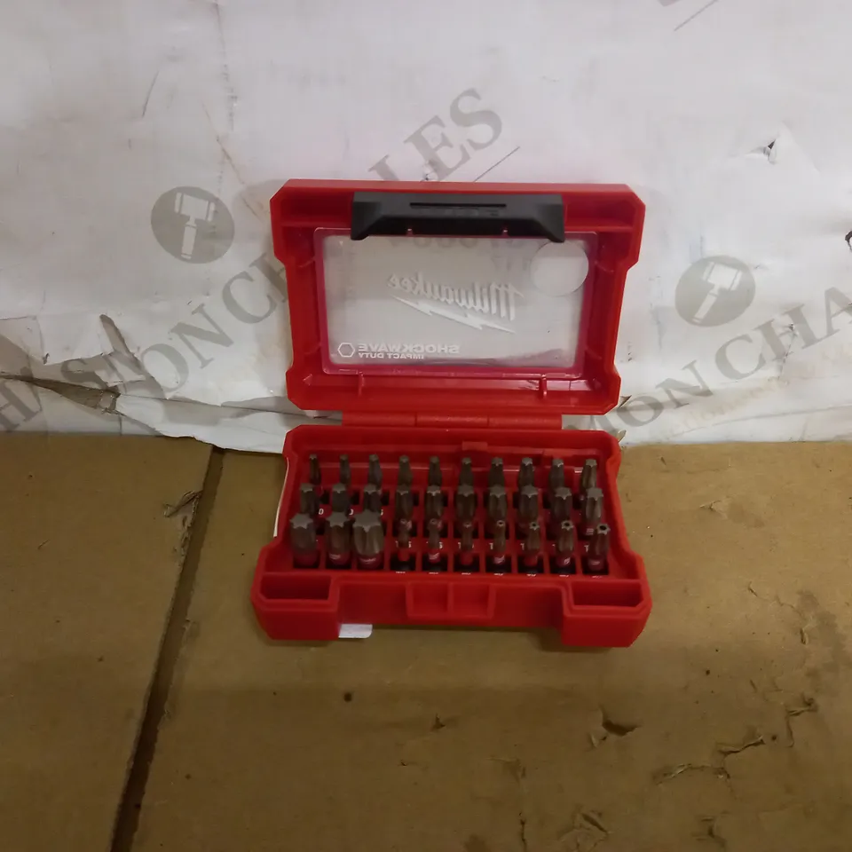 MILWAUKEE SHOCKWAVE COMPACT BIT 32 PIECE TORX SET 4932471586, SET OF 32 , RED
