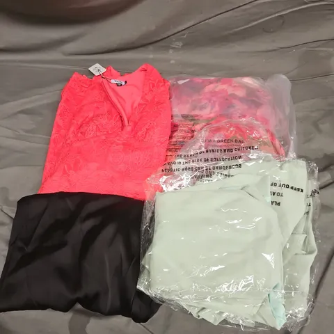 APPROXIMATELY 20 ASSORTED CLOTHING ITEMS IN VARIOUS STYLES AND SIZES 