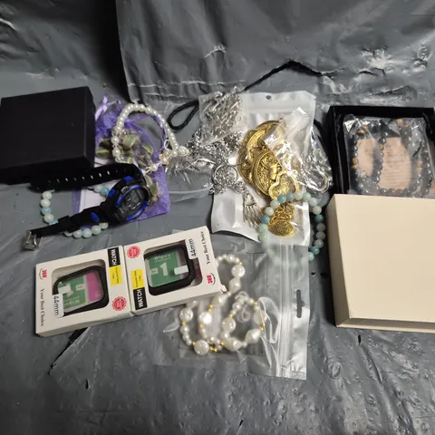 APPROXIMATELY 20 ASSORTED JEWELLERY & ACCESSORY ITEMS TO INCLUDE BRACELETS, SMART WATCH CASES, YELLOW TIGERS EYE, ETC