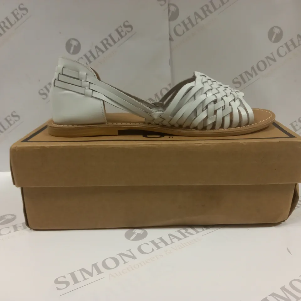 BOXED PAIR OF ASOS FLAT SANDALS UK SIZE 8