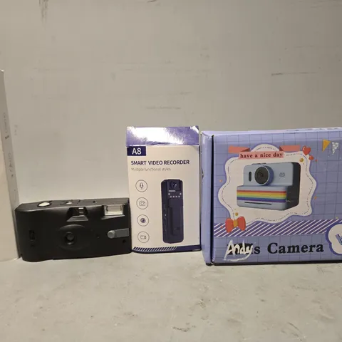 TOTE OF APPROXIMATELY 8 ASSORTED ITEMS TO INCLUDE - ANDYS CAMERA , SMART VIDEO RECORDER  , ULANZI RMT-01 WIRELESS BLUETOOTH EXTENDABLE TRIPOD ETC