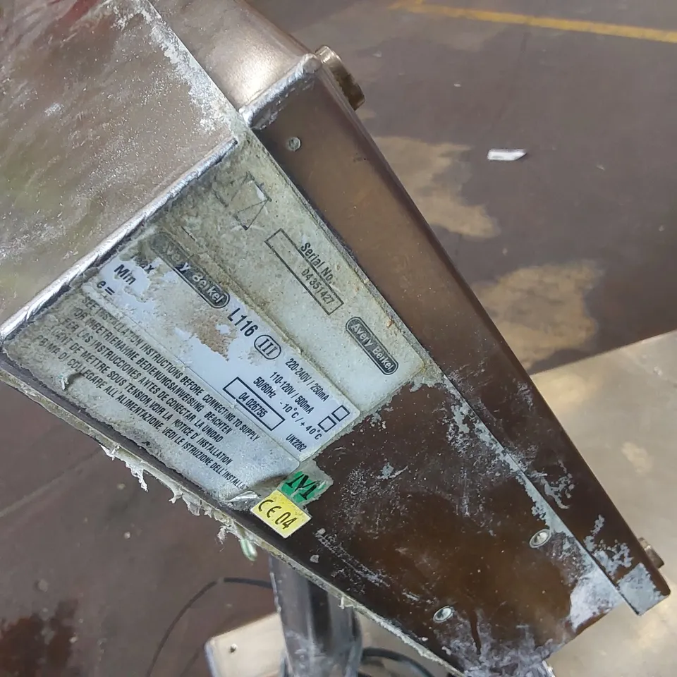 AVERY BERKEL L116 PORTABLE SCALE