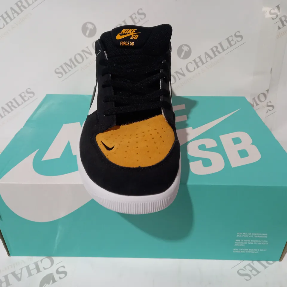 BOXED PAIR OF NIKE SB FORCE 58 SHOES IN BLACK/WHITE/GOLD UK SIZE 12