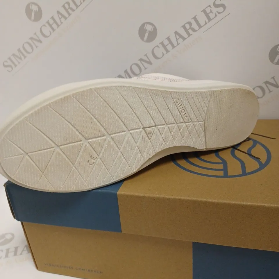 BOXED VIONIC VENICE MARSHALL CANVAS SLIP ON SHOES, WHITE - SIZE 7