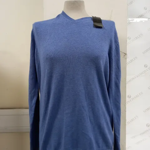 JEFF BANKS PURE COTTON V-NECK SWEATER IN BLUE - SMALL