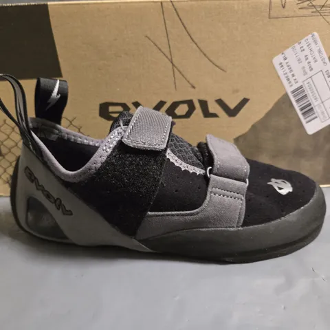 BOXED EVOLV DEFY CLIMBING TRAINERS - UK 7