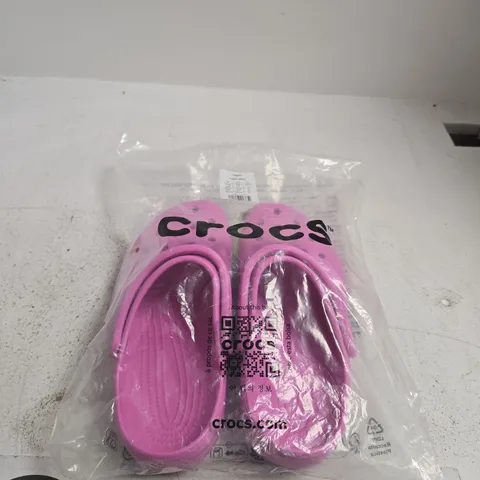 PAIR OF CLASSIC CLOG CROCS IN PINK - SIZE H6/F8