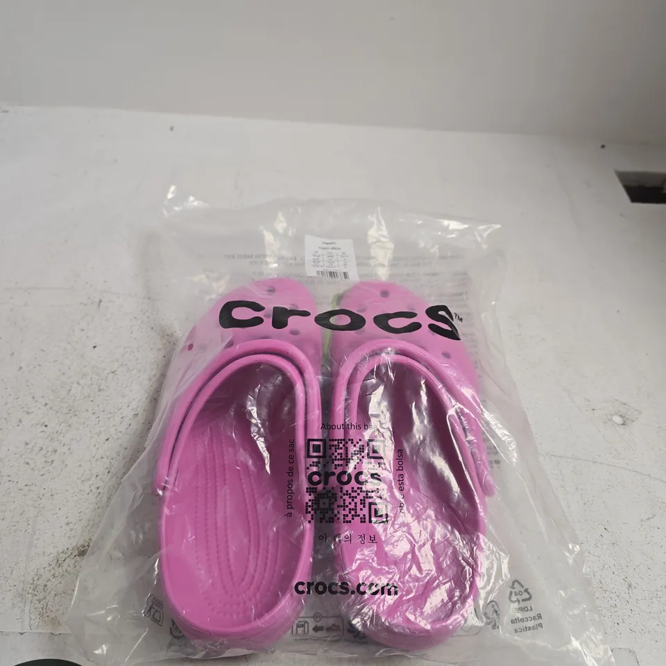 PAIR OF CLASSIC CLOG CROCS IN PINK - SIZE H6/F8