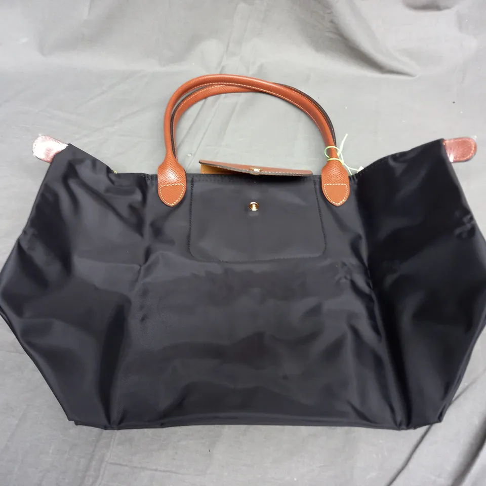 LONGCHAMP BLACK FOLD OUT HAND BAG