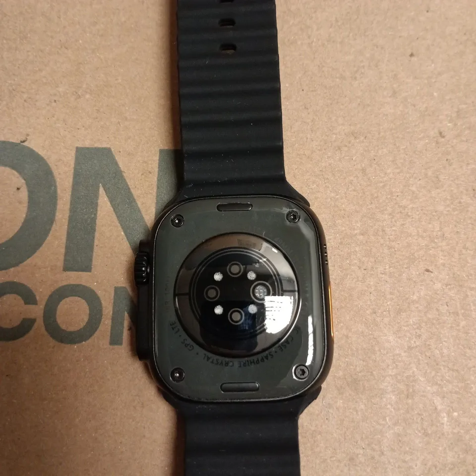 SMARTWATCH WATCH ULTRA WITH BLACK SILICONE STRAP – DIVE 40M