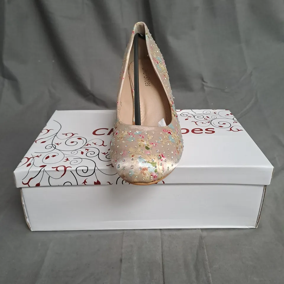 BOXED LOT OF 12 PAIRS OF LADIES WEDGE SHOES. VARIOUS SIZES